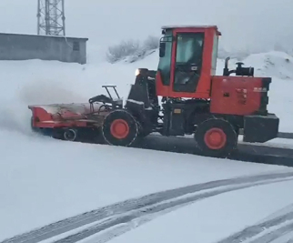 Campo di battaglia di Blizzard a -30°C: il nostro spazzaneve in azione