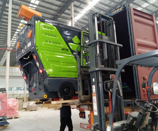 Aggiornamento sulla spedizione: spazzatrice spedita a Mumbai, India con imballaggio protettivo completo