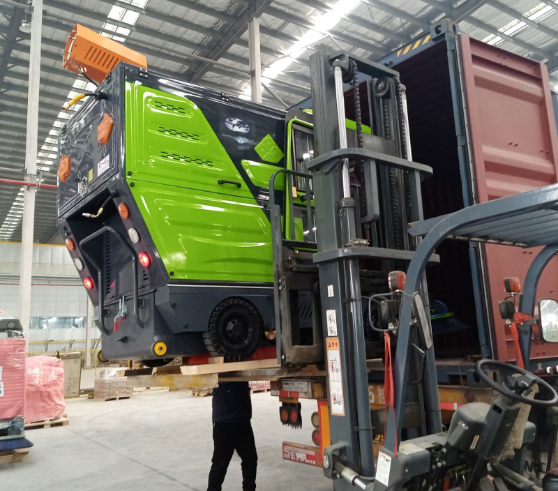 Aggiornamento sulla spedizione: spazzatrice spedita a Mumbai, India, con imballaggio protettivo completo